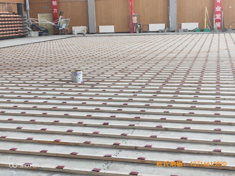 西寧世紀(jì)職業(yè)技術(shù)學(xué)?；@球館運(yùn)動(dòng)地板鋪設(shè)案例1