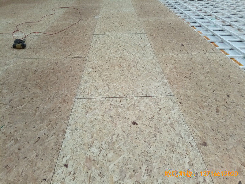 貴陽清華中學(xué)分?；@球館運(yùn)動(dòng)地板安裝案例2