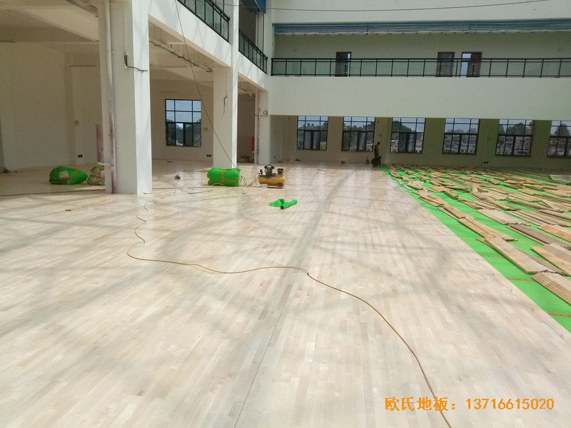 貴陽清華中學(xué)分?；@球館運(yùn)動(dòng)地板安裝案例3