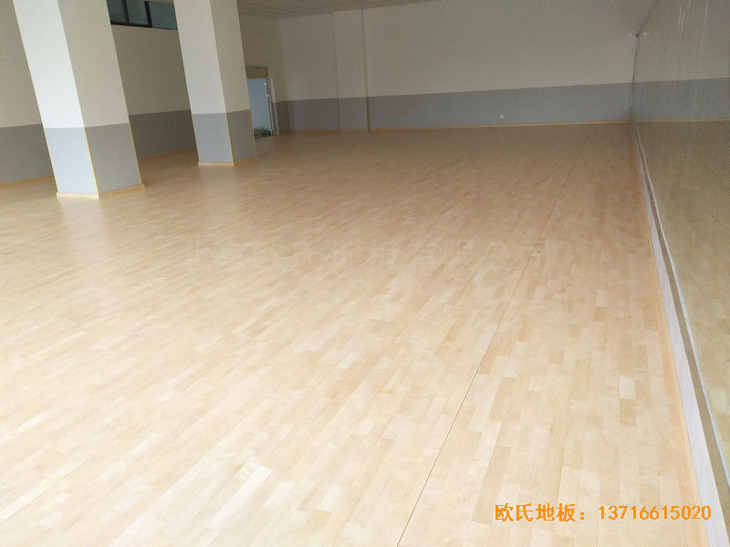 云南怒江職教中心運(yùn)動(dòng)館運(yùn)動(dòng)木地板施工案例4