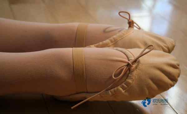 運(yùn)動(dòng)木地板標(biāo)準(zhǔn)施工流程和廠家的選擇