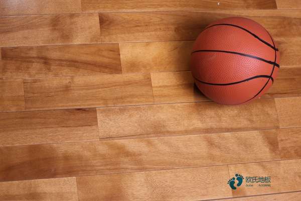 柞木運(yùn)動(dòng)木地板專業(yè)施工團(tuán)隊(duì)2