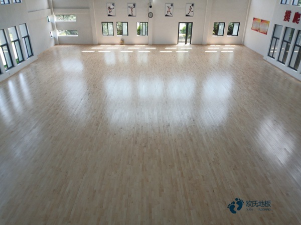 體育運(yùn)動木地板批發(fā)3