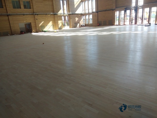 國標(biāo)運(yùn)動(dòng)籃球木地板報(bào)價(jià)單