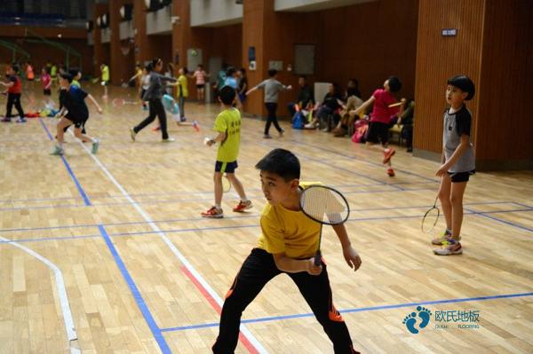 國標(biāo)運動籃球木地板價格