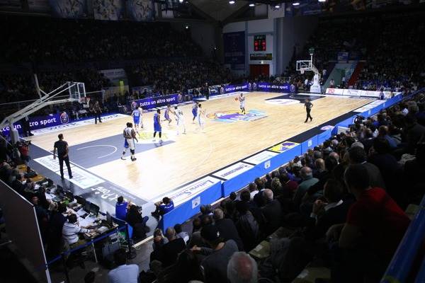 松木運(yùn)動籃球木地板一般多少錢