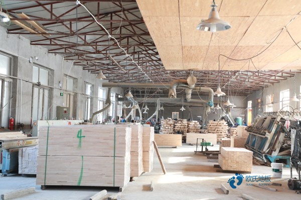 校園運(yùn)動(dòng)籃球木地板價(jià)格低