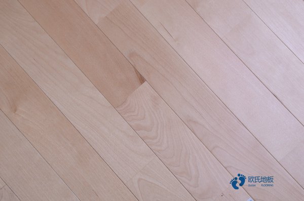 室內(nèi)專業(yè)體育運(yùn)動木地板安裝2